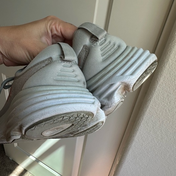 Hoka one one Bondi 8 women’s size 7.5B - Picture 11 of 16